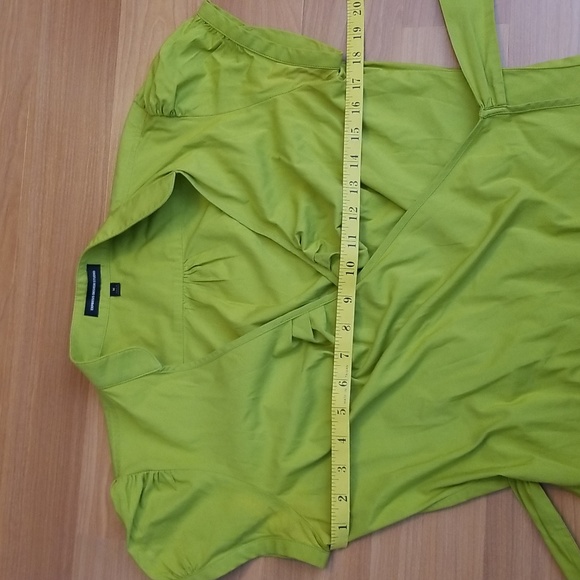 Express Design Studio Short Sleeve Lime Green Wrap Blouse with Tie Back Size M - Picture 4 of 11